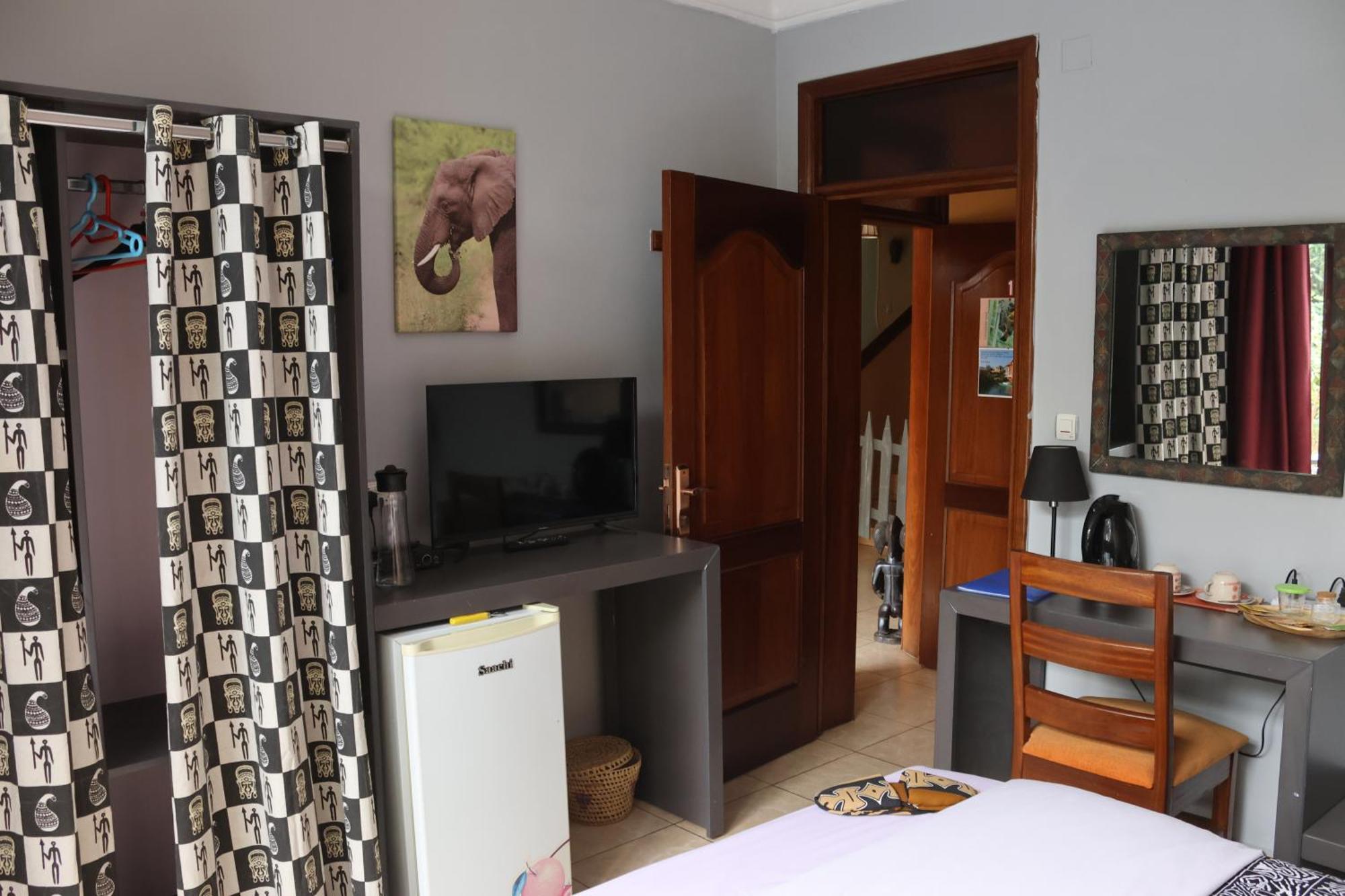 Umusambi B&B Kigali Exterior photo